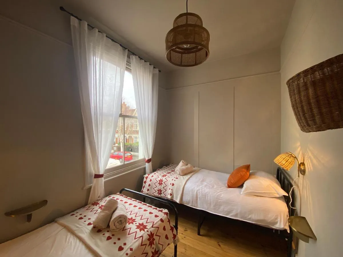 Stylish Apt London Excel Olympic Close To Station Apartment United Kingdom